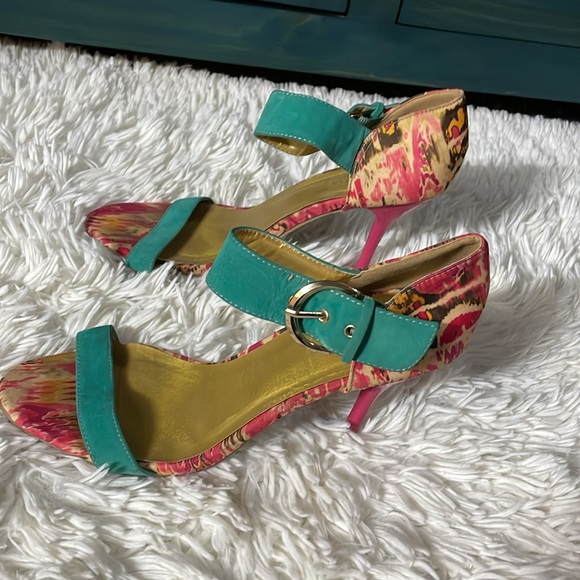 Strap heels - Picture 4 of 7